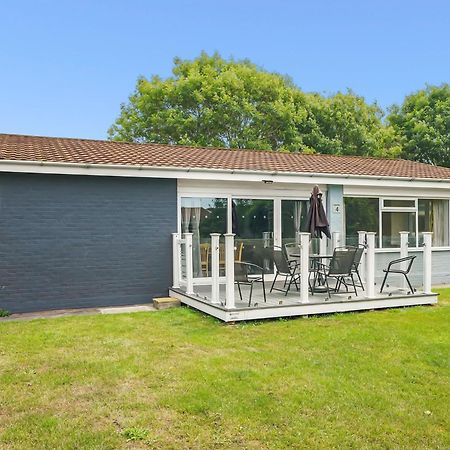 Отель Broadlands Park And Marina Pakefield Экстерьер фото